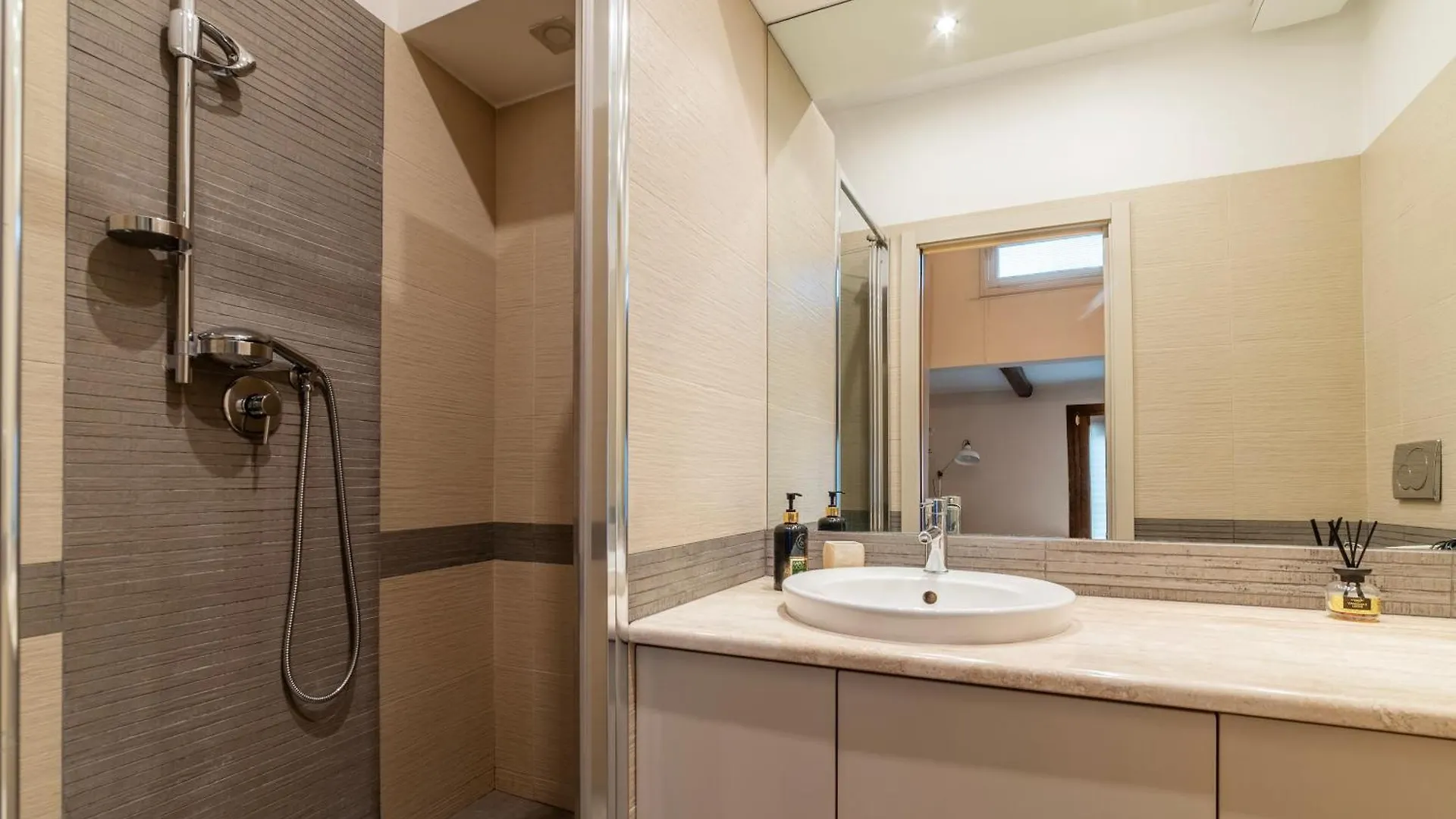 Ad Un Passo Da Piazza Di Pietra - Mini House Apartment Rome